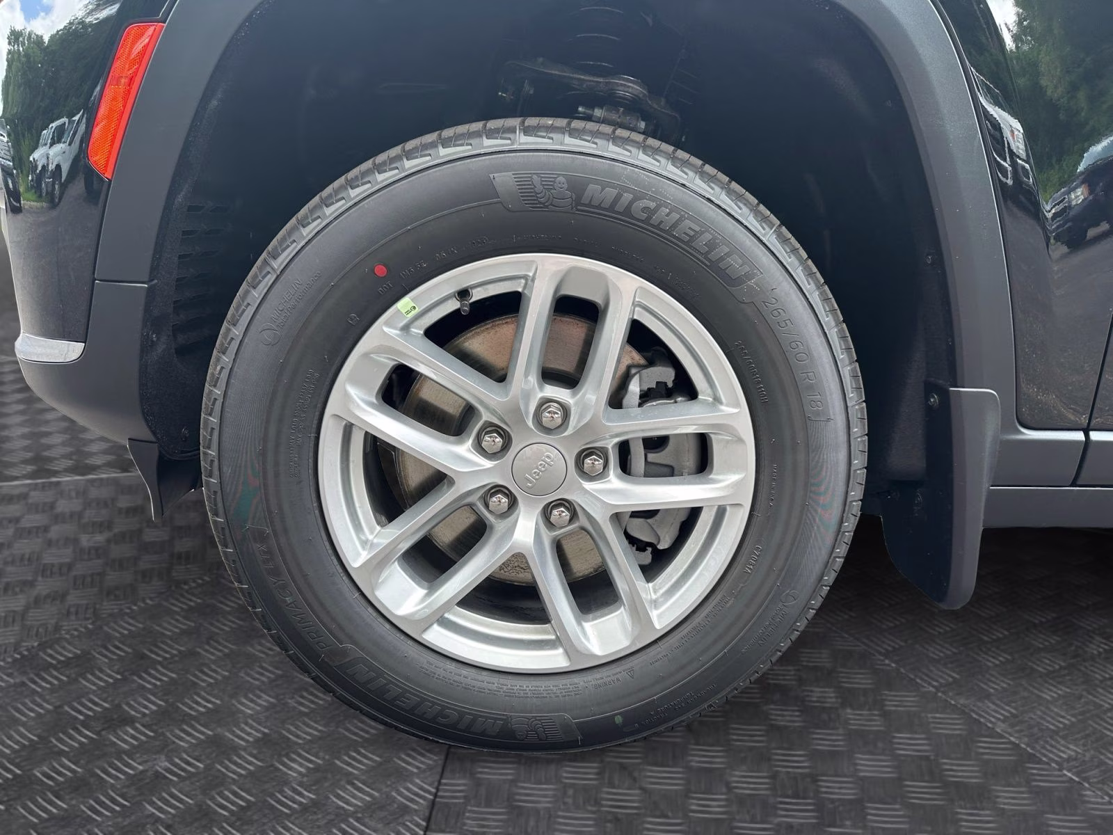 2026 Diamond Black Crystal Pearlcoat Jeep Grand Cherokee L Laredo 4X4 SUV