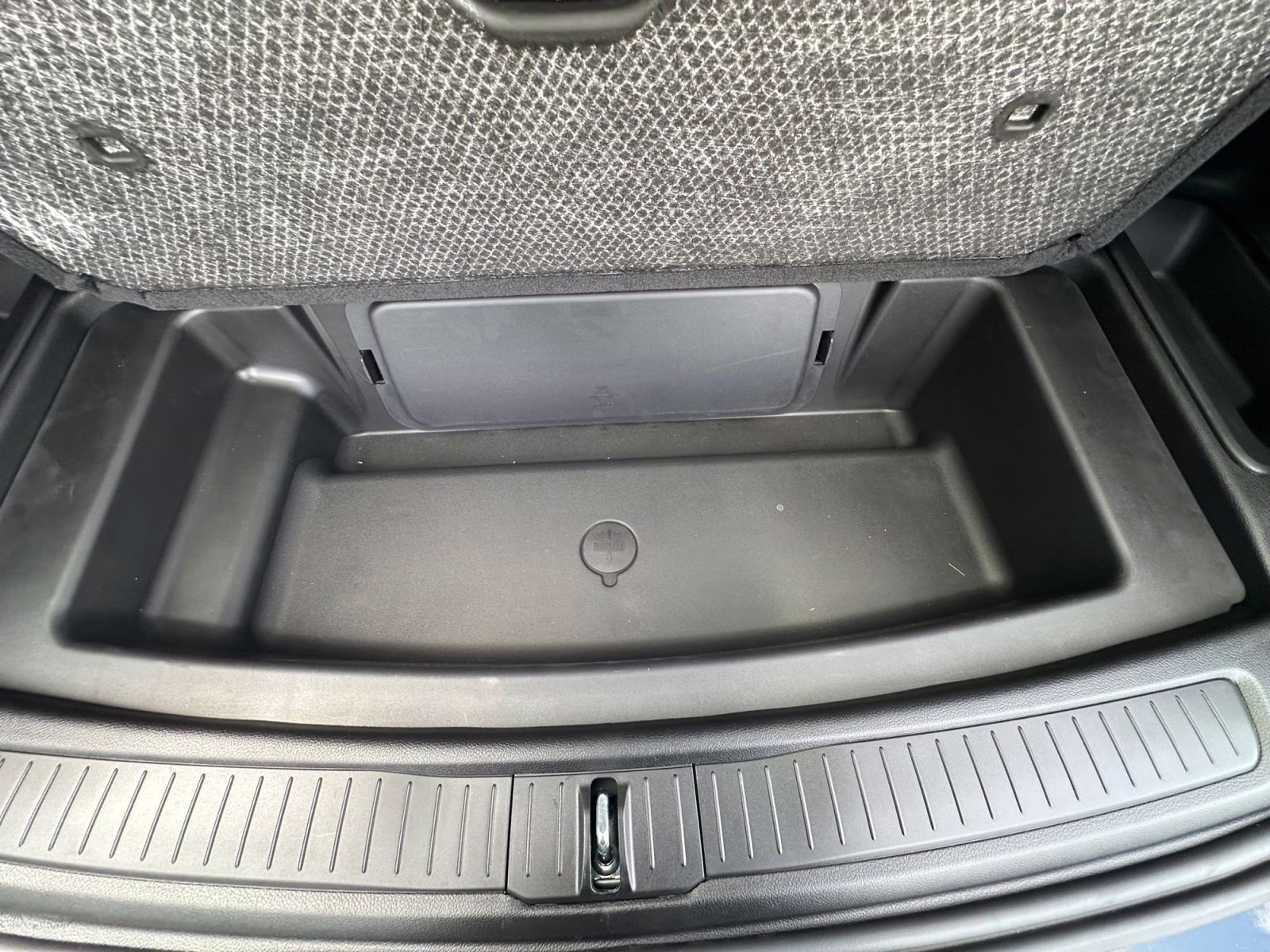 2026 Diamond Black Crystal Pearlcoat Jeep Grand Cherokee L Laredo 4X4 SUV