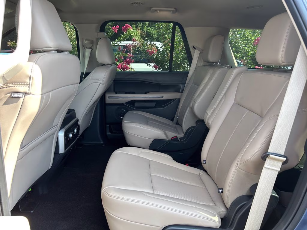 2023 Blue Metallic Ford Expedition XLT RWD SUV