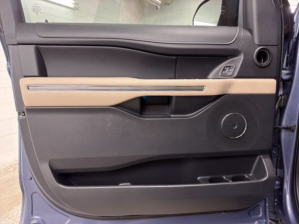 2023 Blue Metallic Ford Expedition XLT RWD SUV