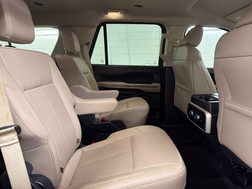 2023 Blue Metallic Ford Expedition XLT RWD SUV