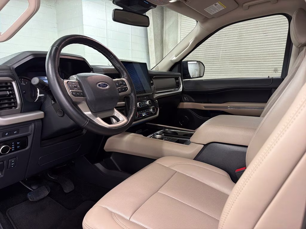 2023 Blue Metallic Ford Expedition XLT RWD SUV