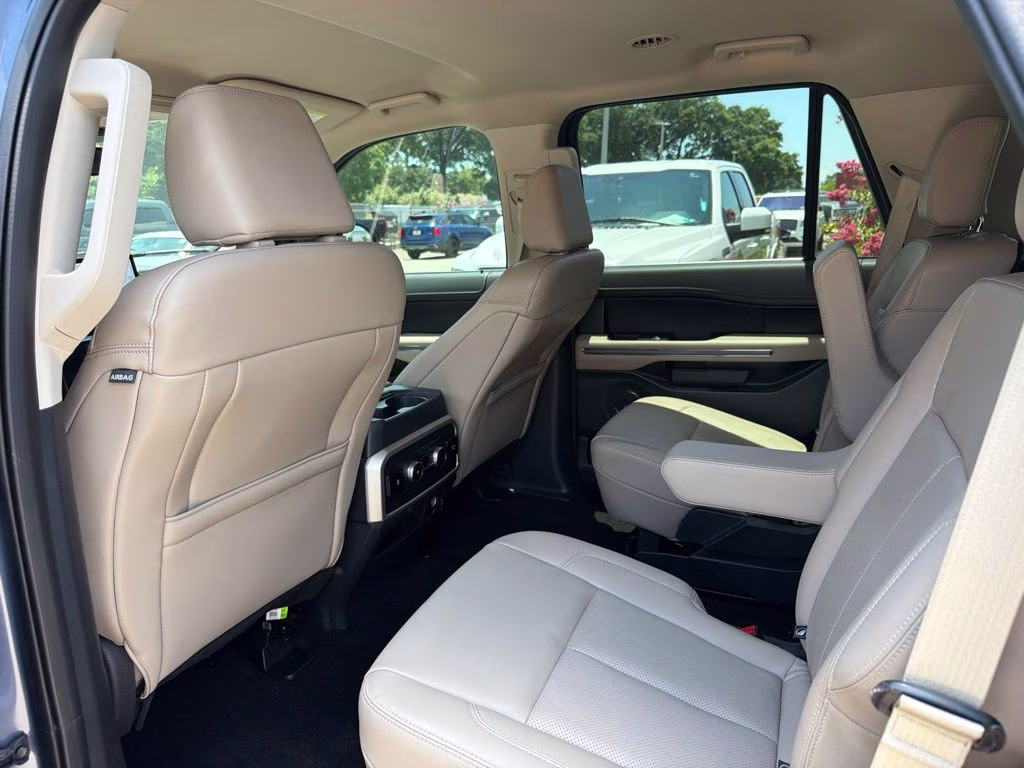 2023 Blue Metallic Ford Expedition XLT RWD SUV