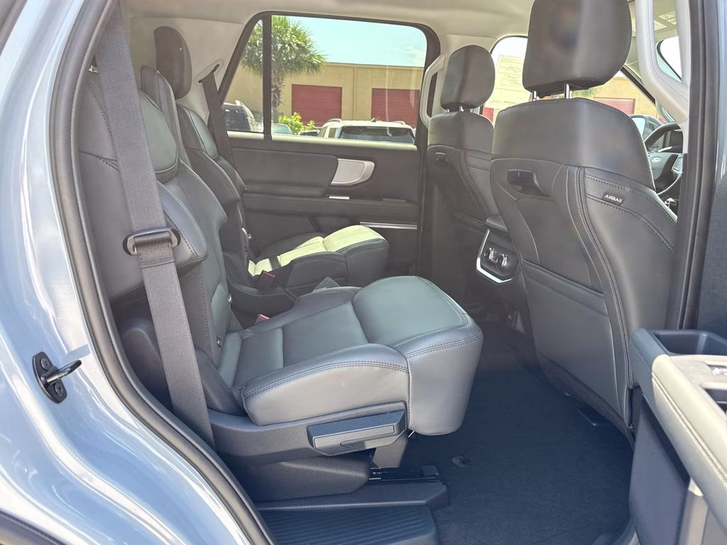 2026 Glacier Gray Met Tri-Coat Ford Expedition Active RWD SUV
