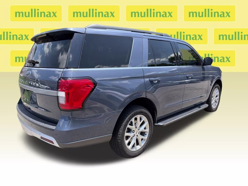 2023 Blue Metallic Ford Expedition XLT RWD SUV