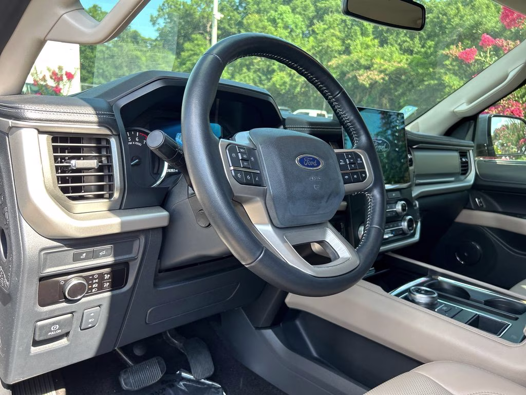 2023 Blue Metallic Ford Expedition XLT RWD SUV