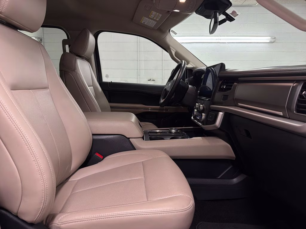 2023 Blue Metallic Ford Expedition XLT RWD SUV