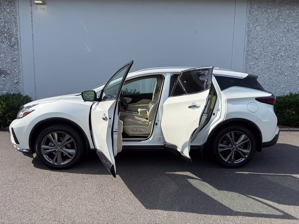 2019 Pearl White Tricoat Nissan Murano Platinum AWD SUV