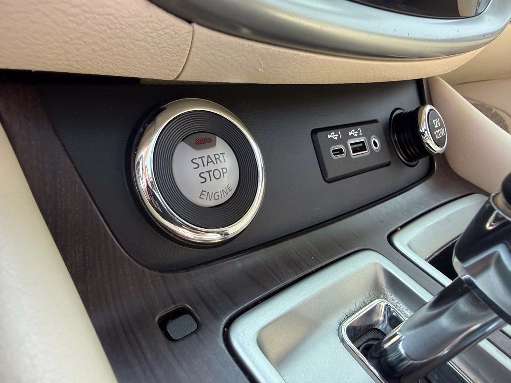 2019 Pearl White Tricoat Nissan Murano Platinum AWD SUV