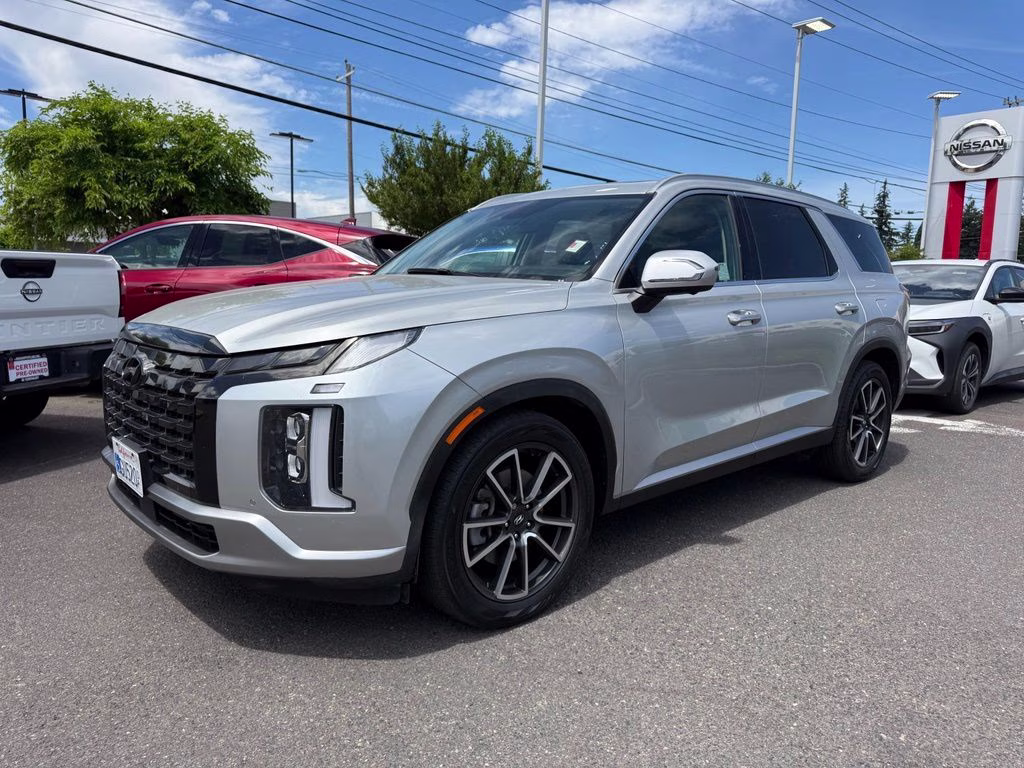 2023 Typhoon Silver Hyundai Palisade SEL AWD SUV