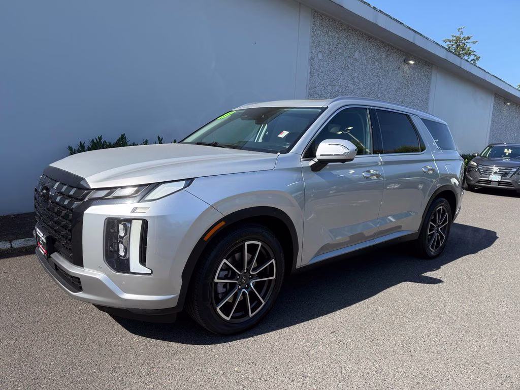 2023 Typhoon Silver Hyundai Palisade SEL AWD SUV