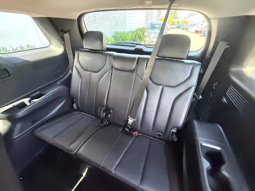 2023 Typhoon Silver Hyundai Palisade SEL AWD SUV