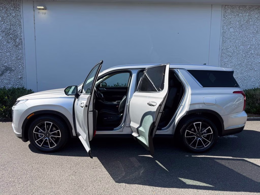 2023 Typhoon Silver Hyundai Palisade SEL AWD SUV