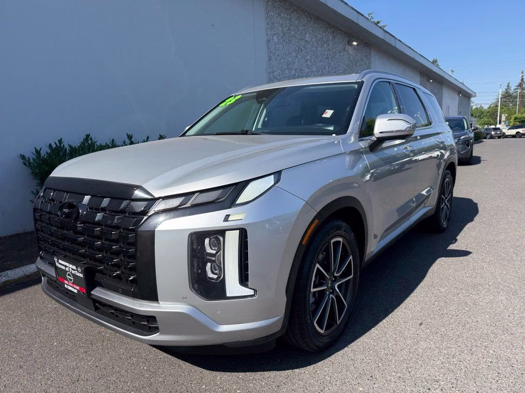 2023 Typhoon Silver Hyundai Palisade SEL AWD SUV