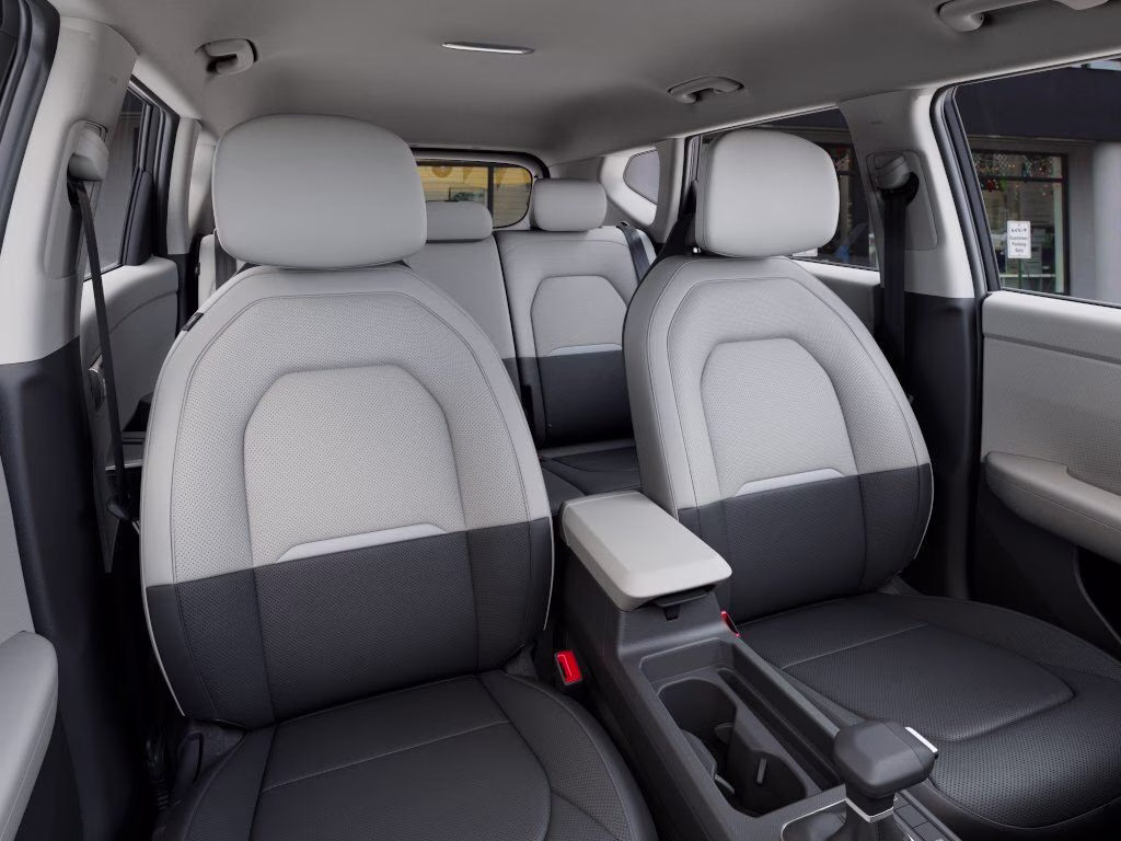 2027 Ivory Silver Kia Seltos EX AWD SUV