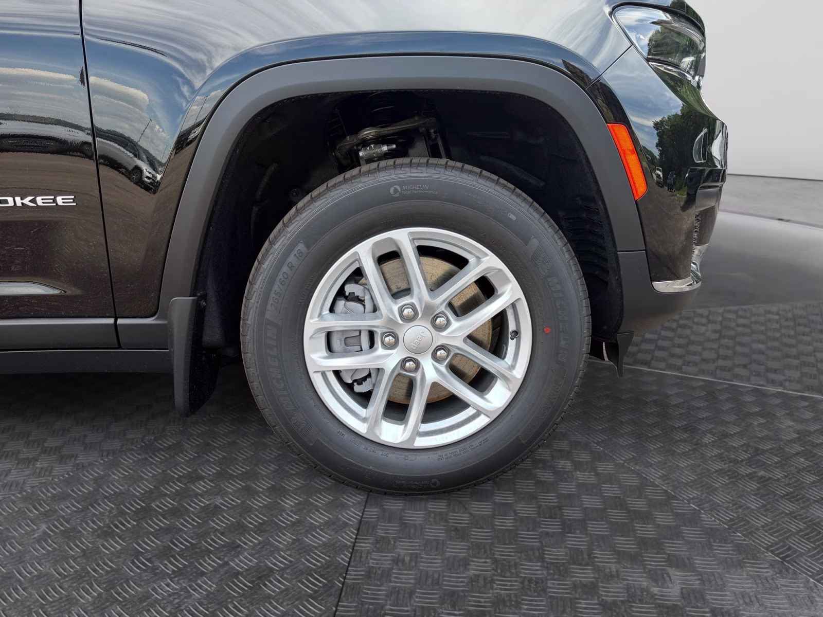 2026 Diamond Black Crystal Pearlcoat Jeep Grand Cherokee L Laredo 4X4 SUV