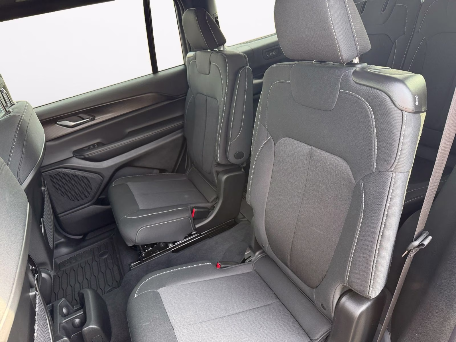 2026 Baltic Gray Metallic Clearcoat Jeep Grand Cherokee L Laredo 4X4 SUV