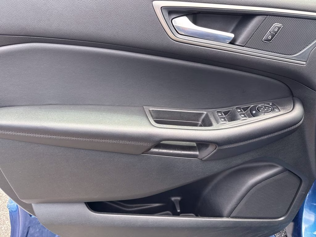 2024 Blue Metallic Ford Edge SEL AWD SUV