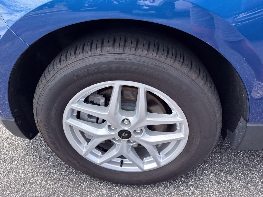 2024 Blue Metallic Ford Edge SEL AWD SUV