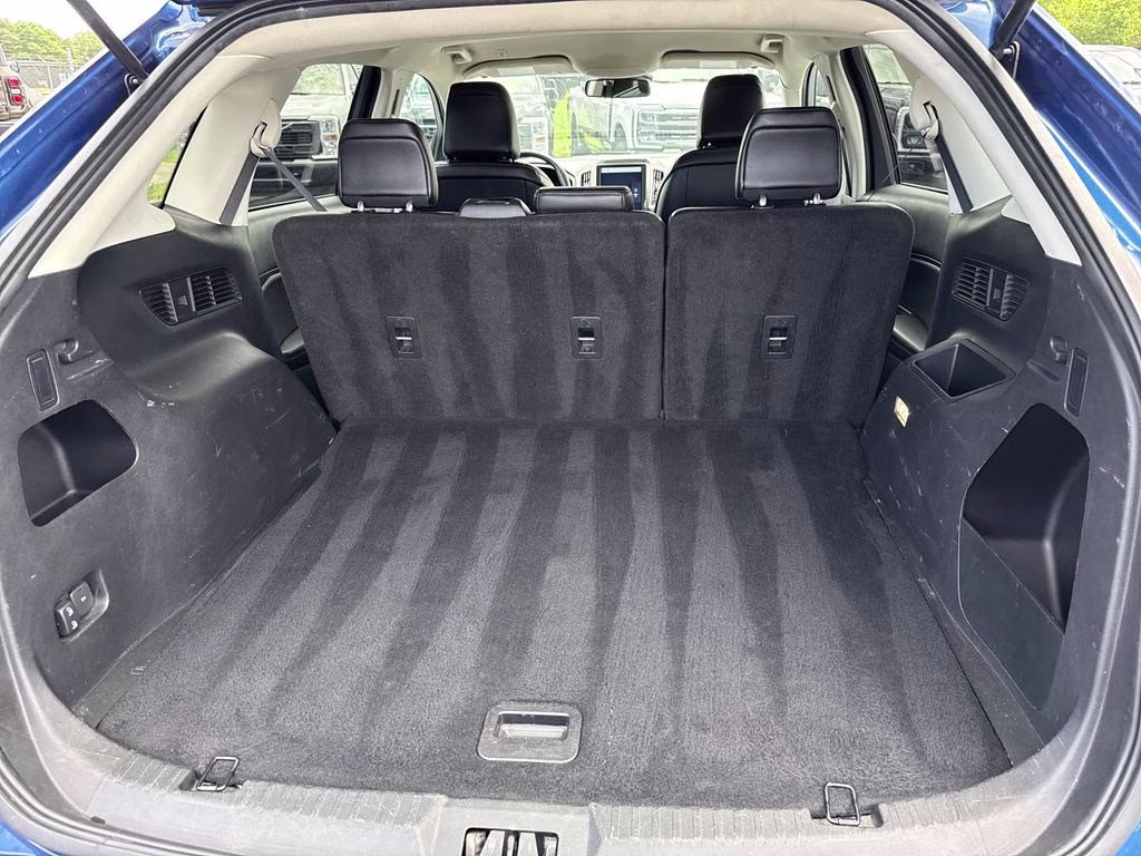 2024 Blue Metallic Ford Edge SEL AWD SUV