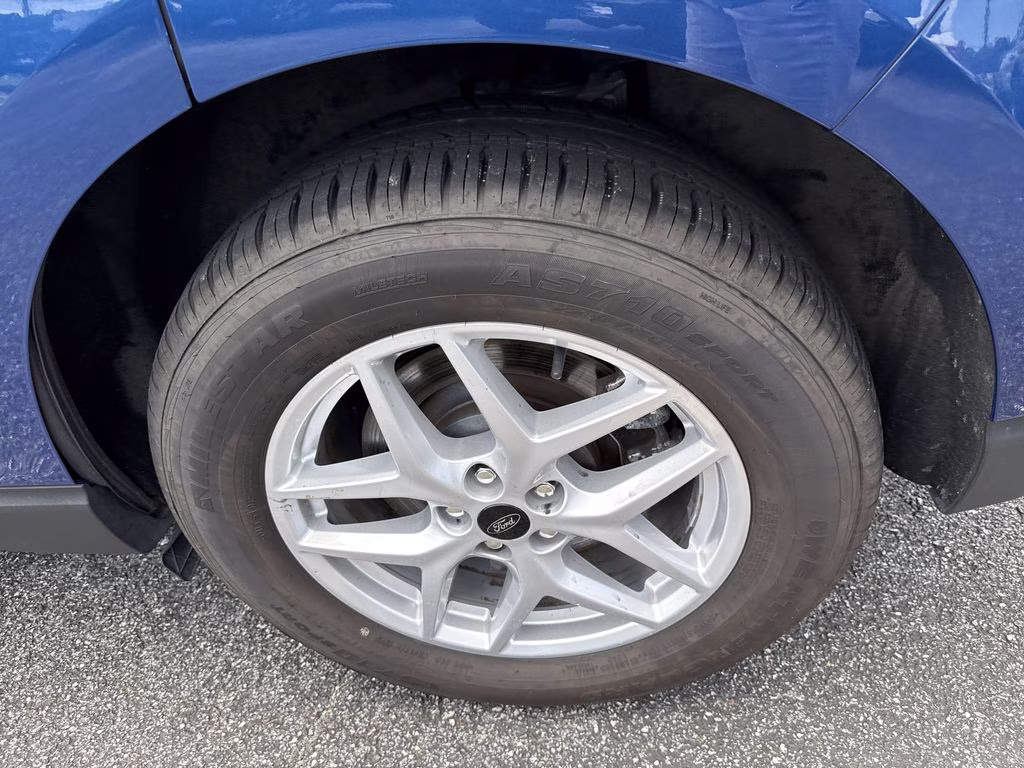 2024 Blue Metallic Ford Edge SEL AWD SUV