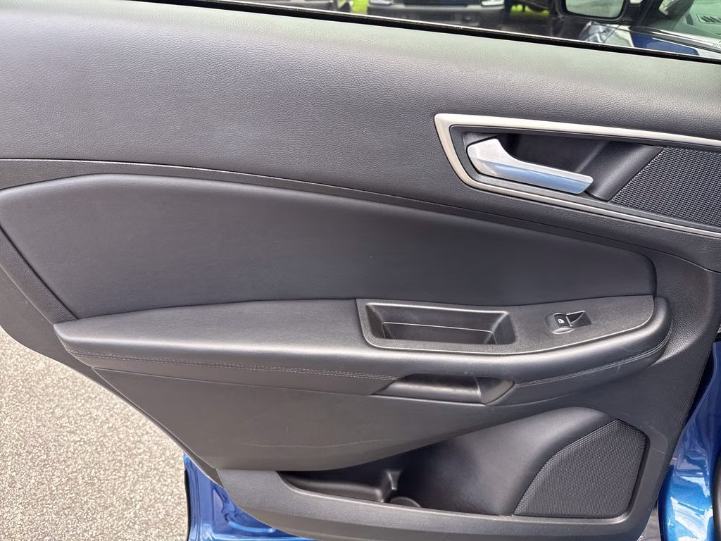 2024 Blue Metallic Ford Edge SEL AWD SUV