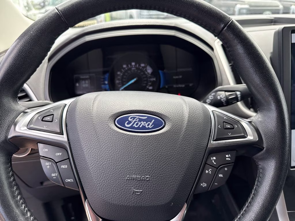 2024 Blue Metallic Ford Edge SEL AWD SUV