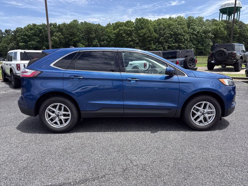 2024 Blue Metallic Ford Edge SEL AWD SUV
