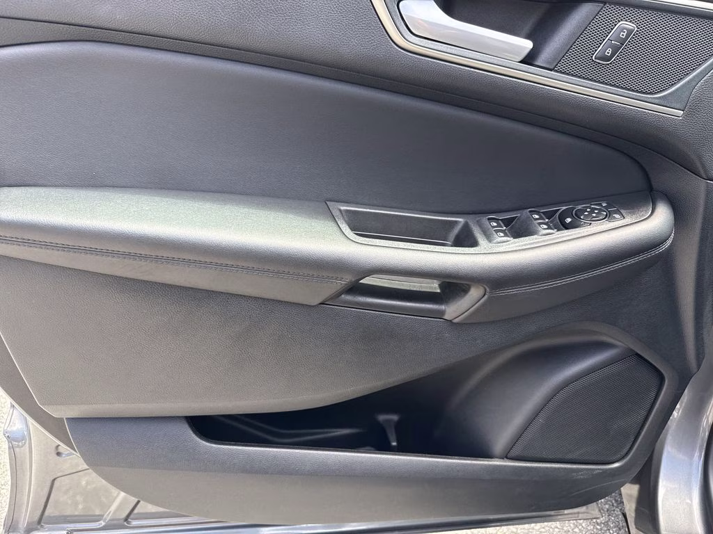 2024 Gray Metallic Ford Edge SEL AWD SUV