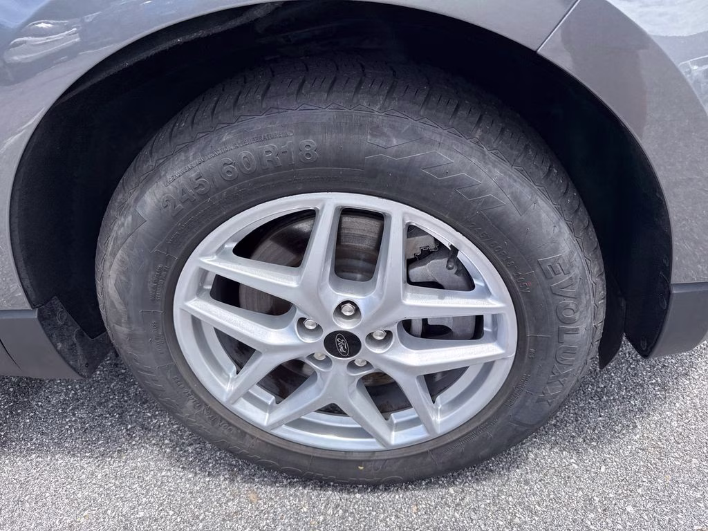 2024 Gray Metallic Ford Edge SEL AWD SUV