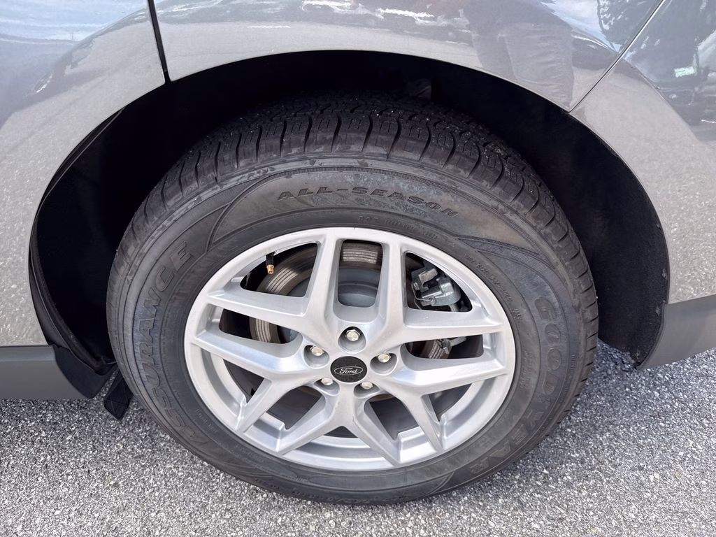 2024 Gray Metallic Ford Edge SEL AWD SUV