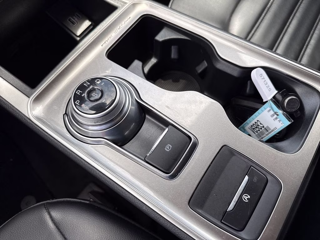 2024 Gray Metallic Ford Edge SEL AWD SUV
