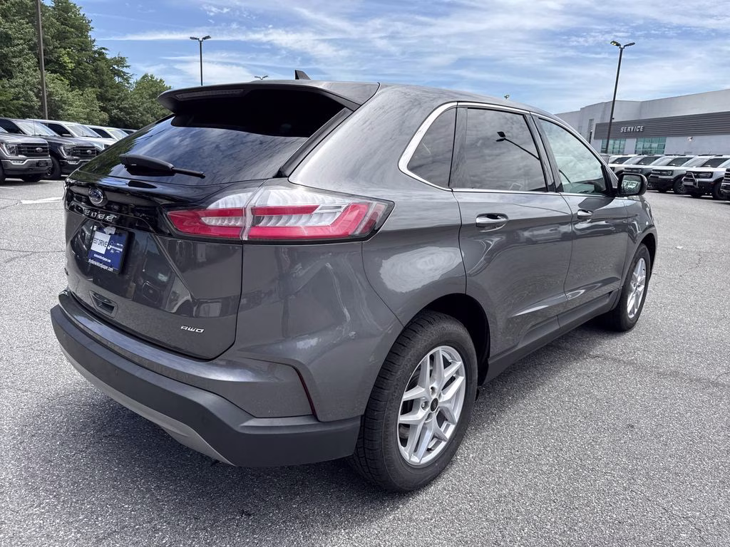 2024 Gray Metallic Ford Edge SEL AWD SUV