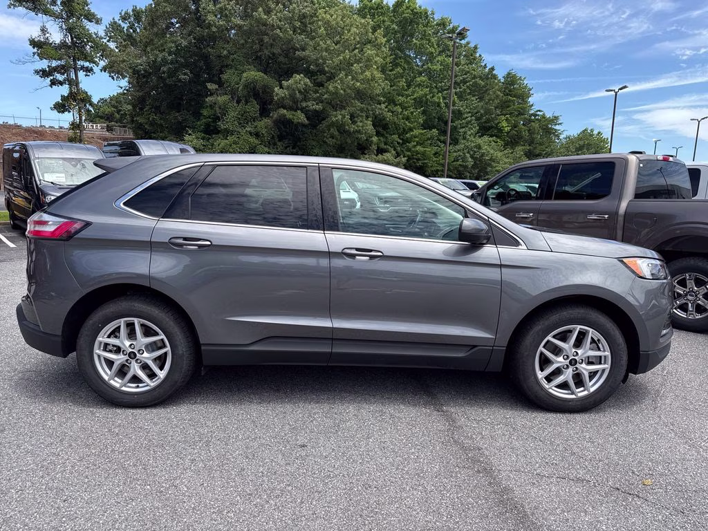 2024 Gray Metallic Ford Edge SEL AWD SUV