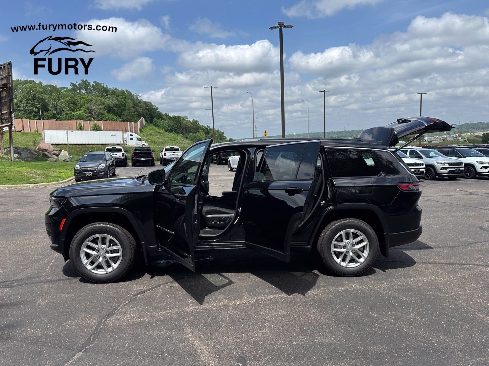 2026 Diamond Black Crystal Pearlcoat Jeep Grand Cherokee L Laredo 4X4 SUV