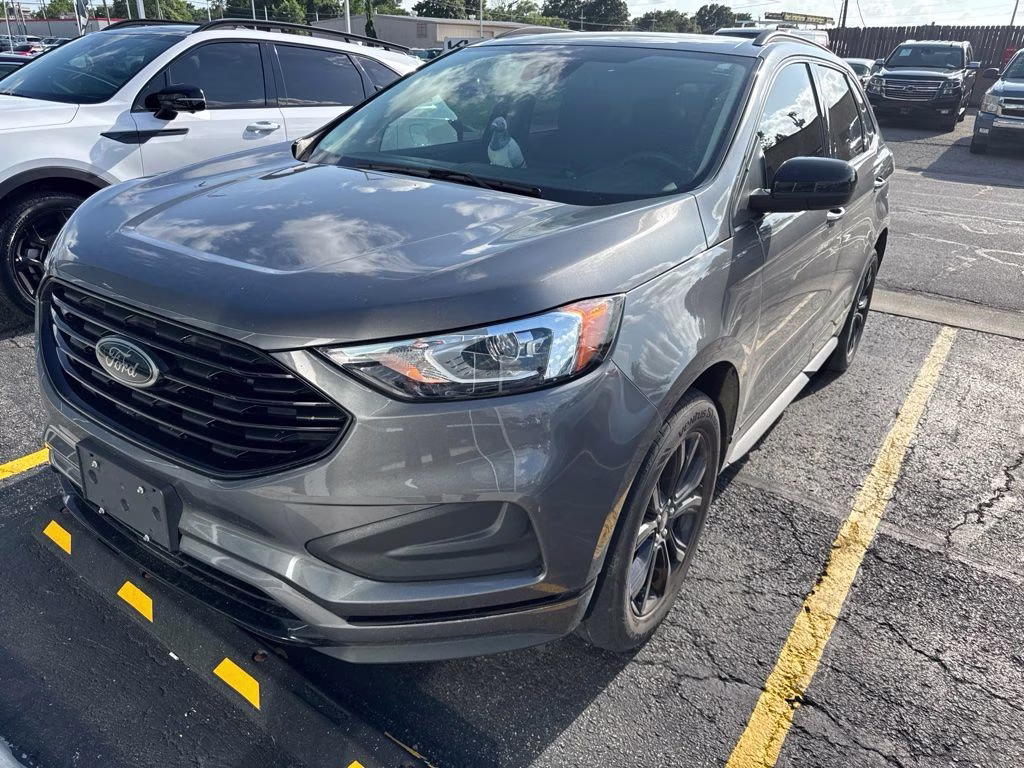 2023 Gray Metallic Ford Edge SE AWD SUV