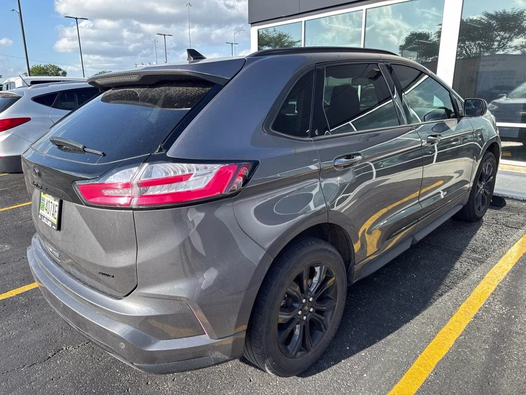 2023 Gray Metallic Ford Edge SE AWD SUV