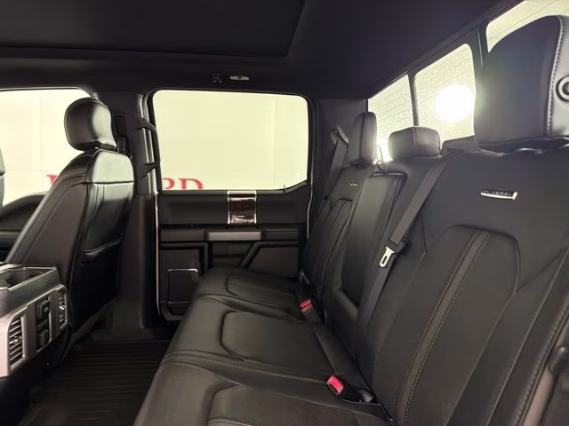 2017 White Platinum Clearcoat Metallic Ford Super Duty F-350 SRW Platinum 4X4 Truck