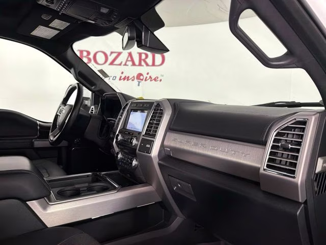 2017 White Platinum Clearcoat Metallic Ford Super Duty F-350 SRW Platinum 4X4 Truck