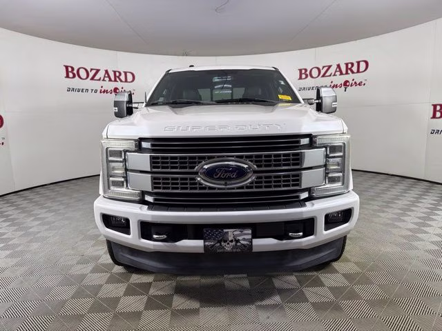 2017 White Platinum Clearcoat Metallic Ford Super Duty F-350 SRW Platinum 4X4 Truck