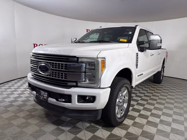 2017 White Platinum Clearcoat Metallic Ford Super Duty F-350 SRW Platinum 4X4 Truck