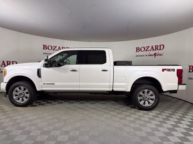 2017 White Platinum Clearcoat Metallic Ford Super Duty F-350 SRW Platinum 4X4 Truck