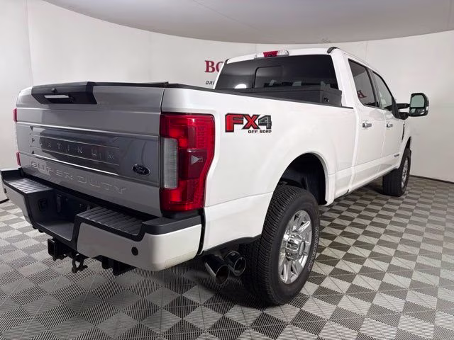 2017 White Platinum Clearcoat Metallic Ford Super Duty F-350 SRW Platinum 4X4 Truck