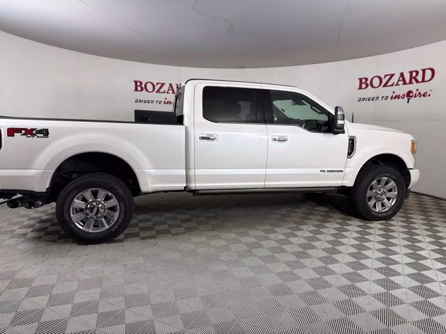 2017 White Platinum Clearcoat Metallic Ford Super Duty F-350 SRW Platinum 4X4 Truck