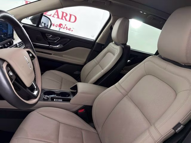2025 White Metallic Lincoln Corsair Plug-In Hybrid Grand Touring AWD SUV