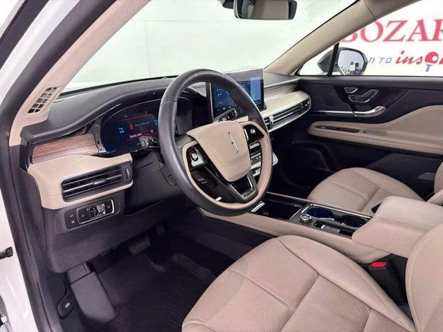 2025 White Metallic Lincoln Corsair Plug-In Hybrid Grand Touring AWD SUV