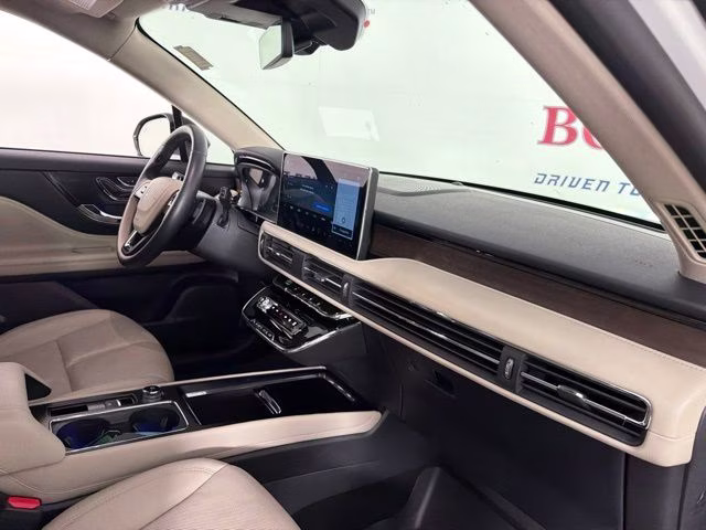 2025 White Metallic Lincoln Corsair Plug-In Hybrid Grand Touring AWD SUV