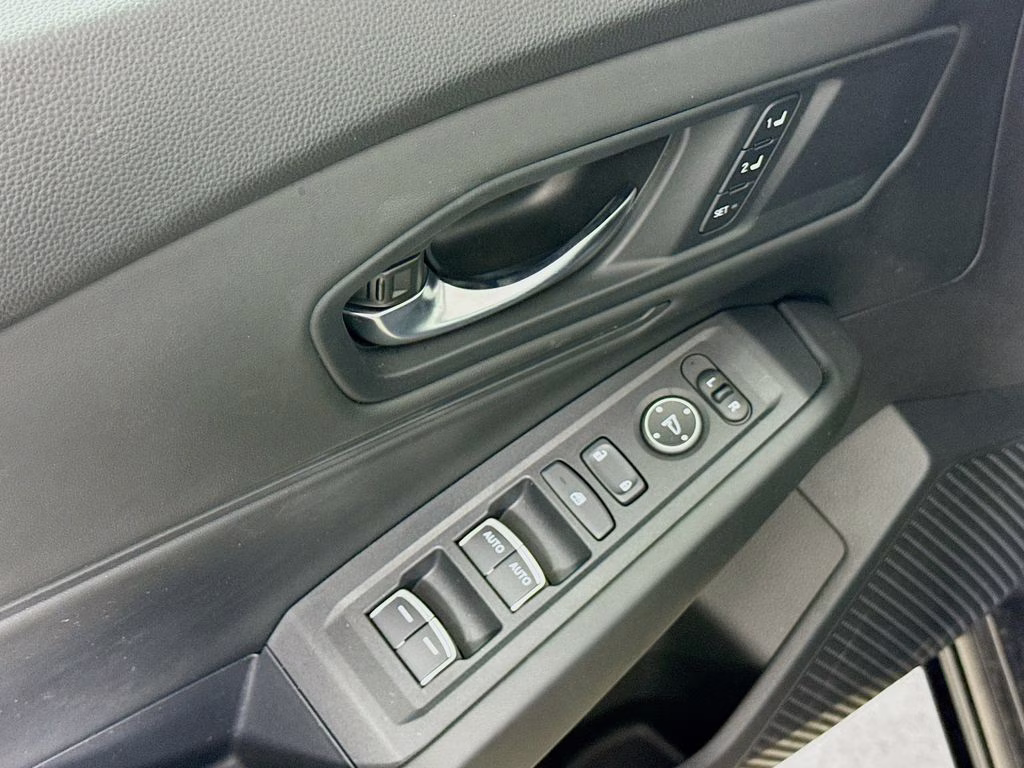 2023 Blue Honda Accord Hybrid EX-L FWD Sedan