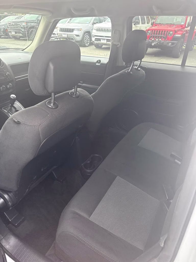 2016 Bright White Clearcoat Jeep Patriot Sport 4X4 SUV