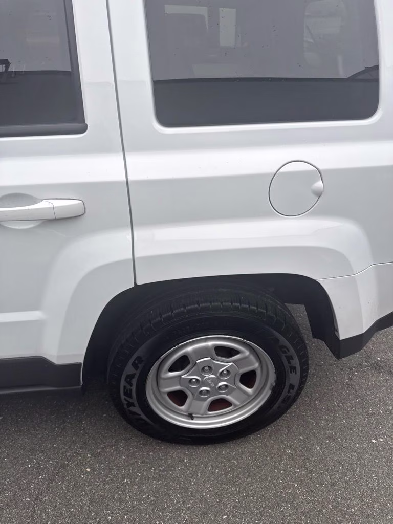 2016 Bright White Clearcoat Jeep Patriot Sport 4X4 SUV